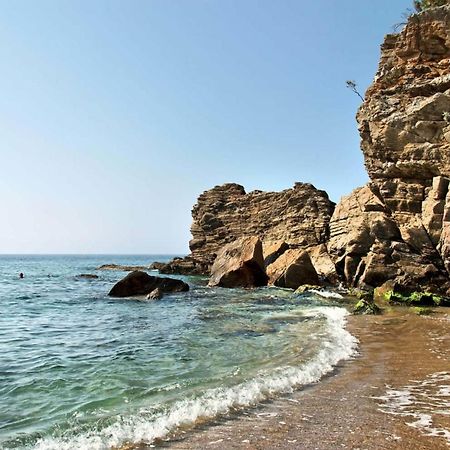T2 Calme Proche Plage Bonporteau Avec Clim Et Parking Cavalaire-sur-Mer Exteriör bild